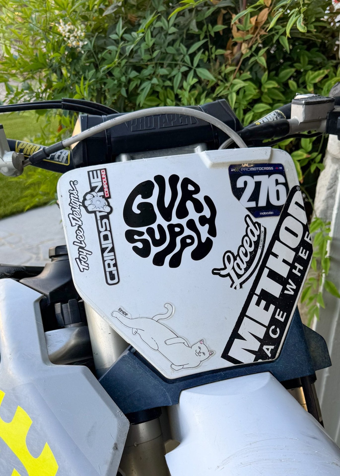 Wiggly Sticker